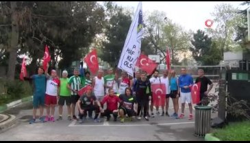 Bursa'da maraton koşucuları polisler için koştu