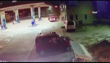 Akaryakıt istasyonunda pompalı tüfekli soygun kamerada