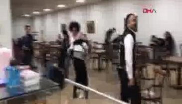 Öğrenci kavgasına gelen polislere büyük sürpriz