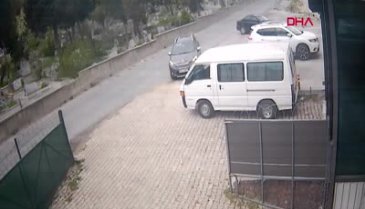 Kontrolünü kaybetti... Önüne aldığı işçiyle duvarı yıktı!