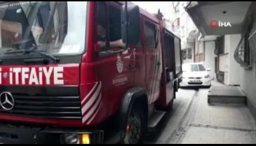 Bina boşluğunda mahsur kalan martıyı itfaiye ekipleri kurtardı