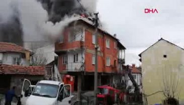 Bursa'da 3 katlı binada yangın paniği!