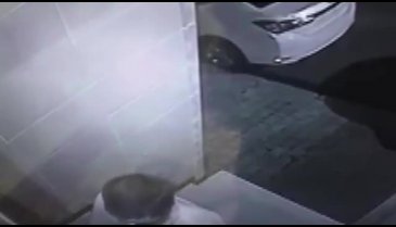 Kapı önlerinden hırsızlık böyle görüntülendi!