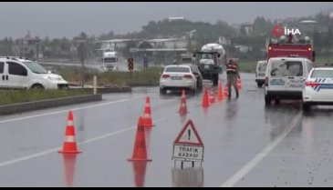 İki otomobil kafa kafaya çarpıştı: 4 ölü, 12 yaralı