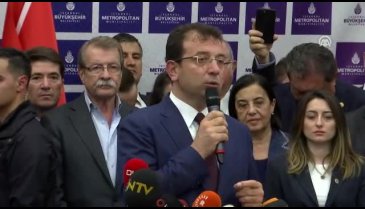 İmamoğlu, İstanbul Büyükşehir Belediye Başkanlığı binasında
