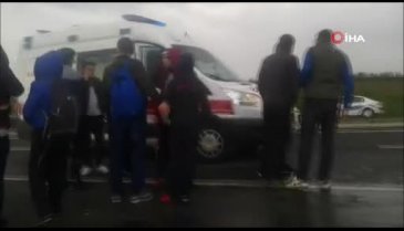 Öğrenci servisi kamyona çarptı: 15 yaralı