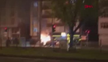 Seyir halindeki otomobil alev topuna döndü, sürücü son anda kurtuldu