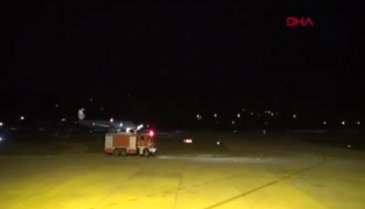 Estonya'dan gelen ilk uçak 'su takı' ile karşılandı
