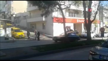 Sokak ortasında komşu kavgası! Bu hale getirdi