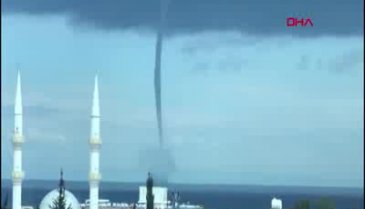 Girne açıklarında dev hortum