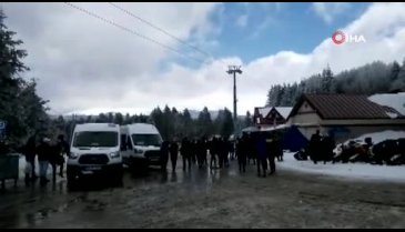 Bursa'da teleferikte Nisan karı kuyruğu