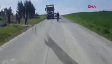 Hafriyat kamyonu devrildi!