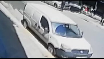 Polisten kaçarken, yayaya çarptı