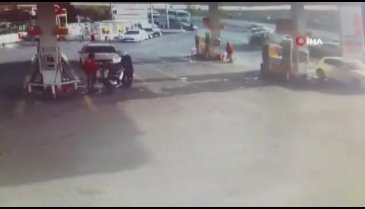 Kontrolden çıkan araç benzinliğe daldı!
