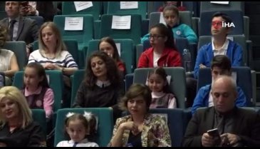 Bursa'da boyları kadar kitap okudular, ödülleri aldılar