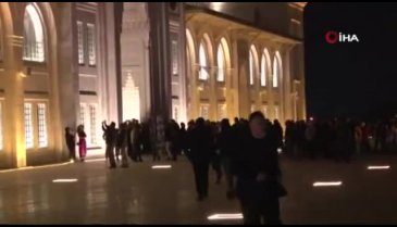 Büyük Çamlıca Camii'ne binlerce genç akın etti