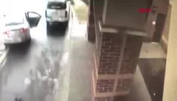 Minik kahraman ablasını böyle kurtardı