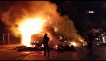 Saman yüklü kamyon alevlere teslim oldu