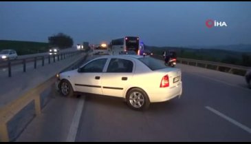 Bursa'da otomobil bariyerlere daldı: 2 yaralı