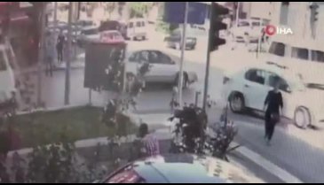 Yolun karşına geçmek isterken kamyonet çarptı