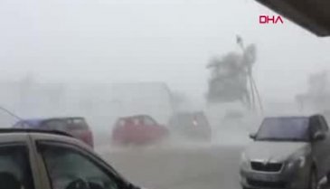 Hindistan'daki Fani kasırgasında ağır bilanço