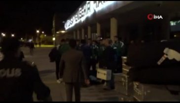 Bursaspor kafilesi yoğun güvenlik önlemleriyle havalimanına geldi