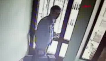 Karısını öldüren katil kocanın bavulla binadan uzaklaşması kamerada