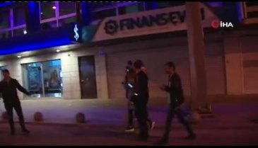 YSK önünde içkili protesto girişimine müdahale