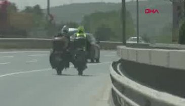 Trafikte tehlikeli yardımlaşma kamerada
