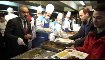 Bursa Büyükşehir Belediye Başkanı Aktaş, aşevinde vatandaşlarla iftar açtı