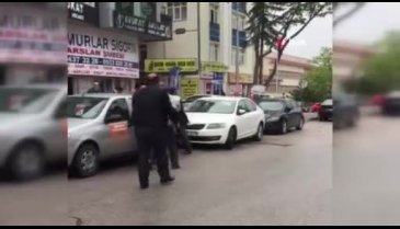 Esnaflar sokak ortasında birbirine girdi