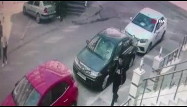 Güpegündüz silahlı çatışma kamerada