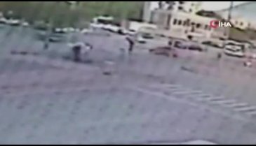 Yan yatan kamyonetten yaralıları böyle çıkardılar
