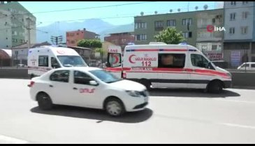 Bursa'da içinde 4 gencin bulunduğu araç hurdaya döndü: 1 yaralı