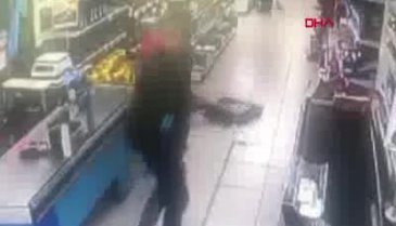 Silahlı market soygunu saniye saniye kamerada!