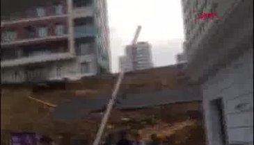Sitenin istinat duvarı çöktü