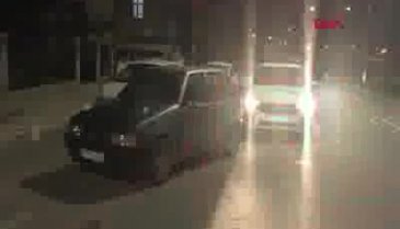Otomobilin kaputunda yolculuk eden kişi, düşerek ağır yaralandı