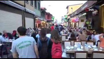 Bursa'da tarihi lezzetle iftar açmak isteyen binlerce kişi oraya akın ediyor
