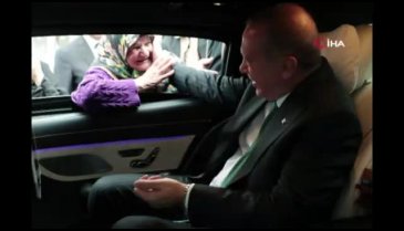 Erdoğan ile yaşlı teyzenin gülümseten sohbeti