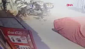 Yürürken başına tuğla düştü!