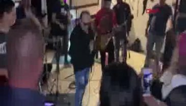 Solist, sahne aldığı sırada hayatını kaybetti! O anlar böyle görüntülendi