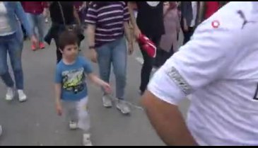 Bursa'da torununu "kaybolmasın" diye beline ip bağlayıp dolaştırdı
