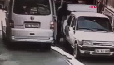 Hırsızları durdurmak için pencereden atlayan genç kamerada