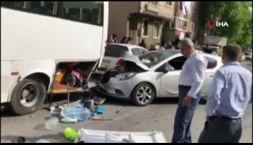 Şekeri yükselen sürücü midibüse çarptı! Yaralılar var