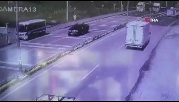 Yolcu otobüsünden indi tır çarptı