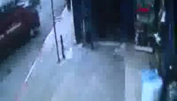 3 kişiyi ezerek bir dükkana girdi