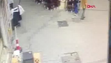 Kaldırımda yürüyenler son anda kurtuldu