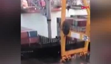 Tayland'da kimyasal madde taşıyan gemi yandı