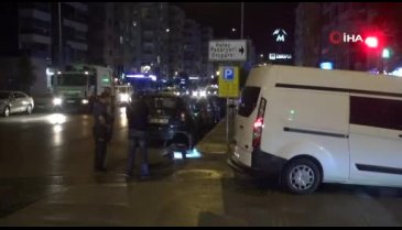 İzmir'de baba ve oğul silahla yaralandı