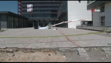 Bursa'da cam silen işçilerin vinci devrildi: 2 ölü